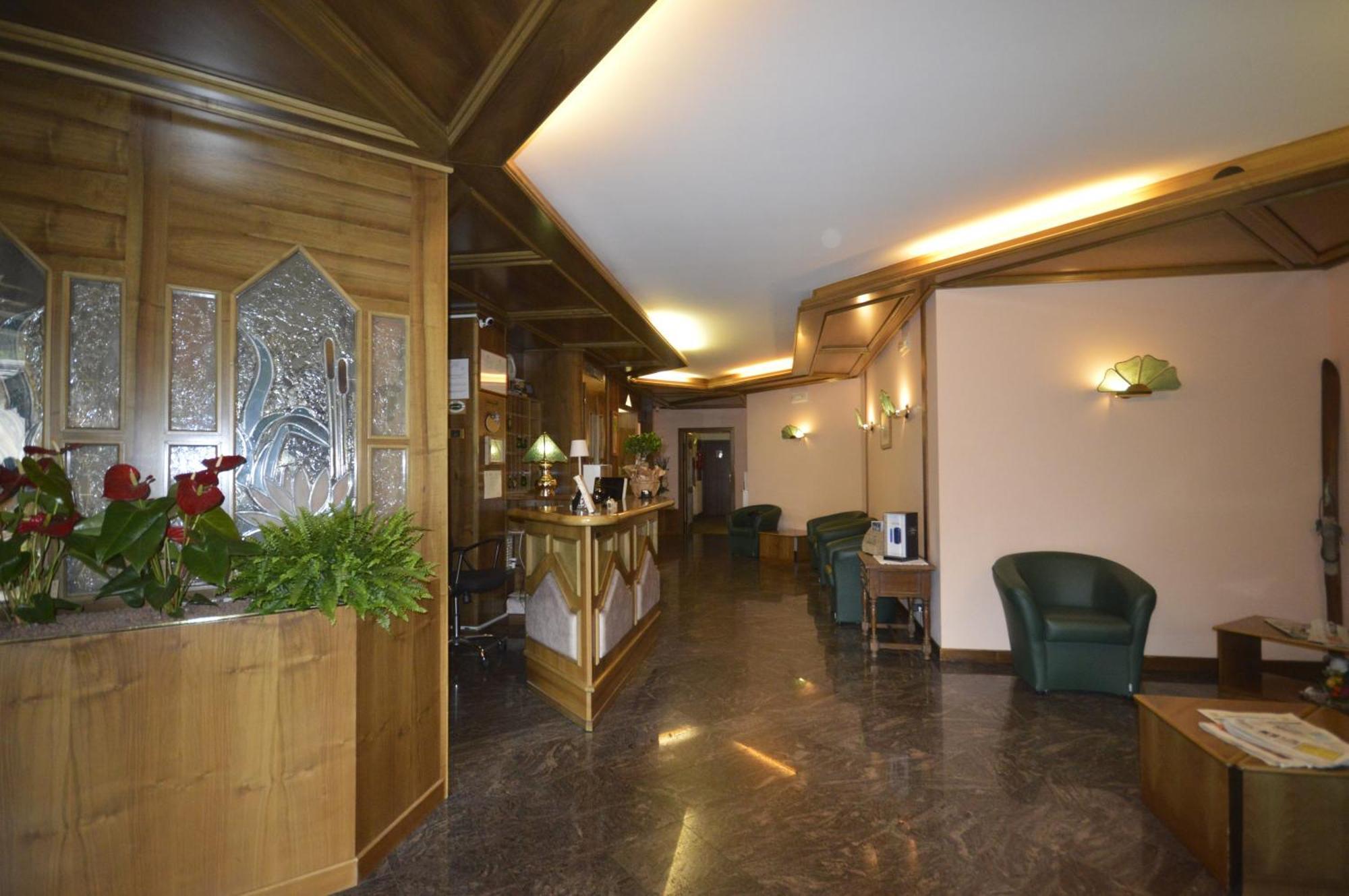 Hotel Quadrifoglio Pinzolo Buitenkant foto